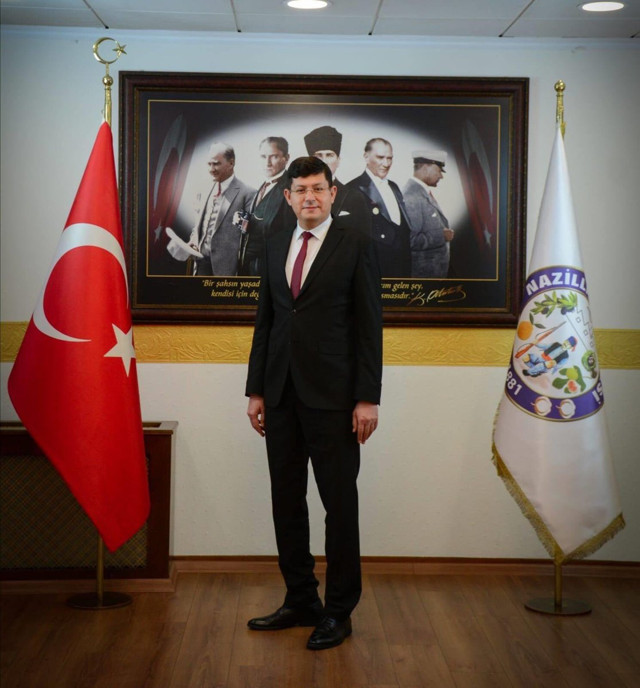 İYİ Partili Belediye Başkanı istifa edip AK Parti'ye geçti! Rozetini Erdoğan takacak - Resim: 0