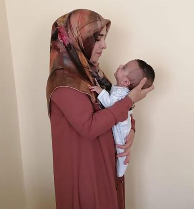 28 yaşında menopoza girdi; son yumurtasıyla anne oldu - Resim: 0