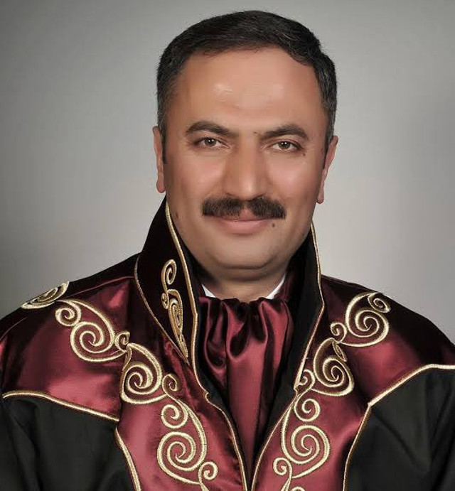 Cumhurbaşkanı Erdoğan, Yılmaz Akçil' Anayasa Mahkemesi üyesi atadı! Ayasofya ve İstanbul Sözleşmesi kararları... - Resim: 1