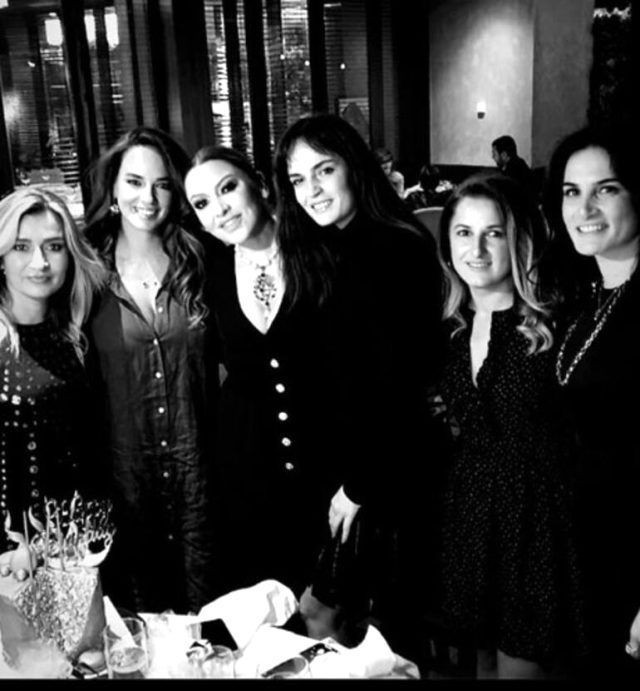 Arkadaşlarıyla doğum gününü kutlayan Hadise mezdeke oynayıp dans etti - Resim: 3