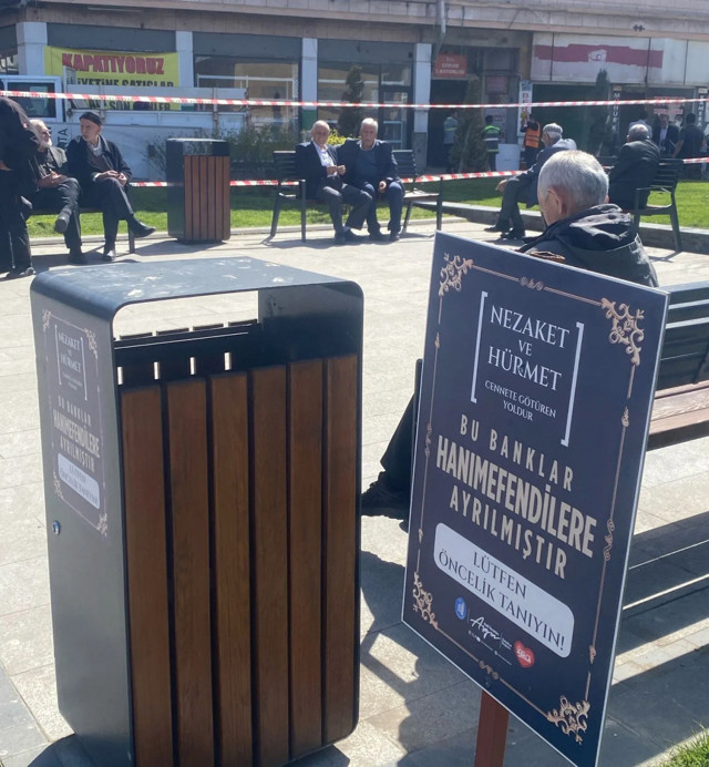 Çorum belediyesi kadınlara özel bank koydu! AK partili başkan o banklarda erkek görünce... - Resim: 0