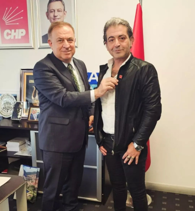 Masterchef jürisi CHP'ye geçti, rozetini Gökan Zeybek taktı - Resim: 0