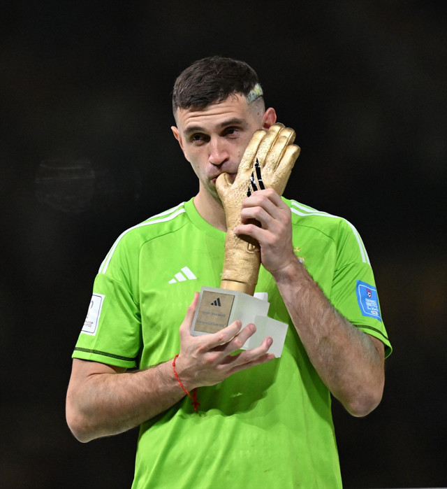 Arjantin kalecisi Martinez'in sevinci olay oldu! Dünya Kupası ödül töreninde skandal hareket! - Resim: 0