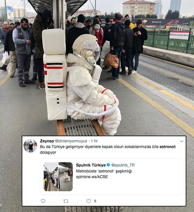 Metrobüsteki astronot sosyal medyayı salladı! Burası özgür bir ülke  - Resim: 3