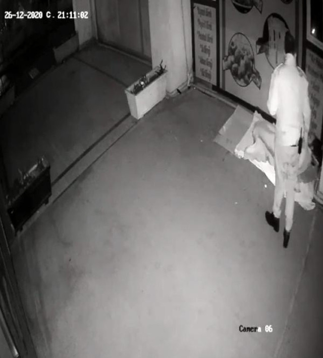 Türk polisinden alkışlanacak hareket! Antalya'da “Gidecek yerim yok” diyene ceza kesilmişti - Resim: 1