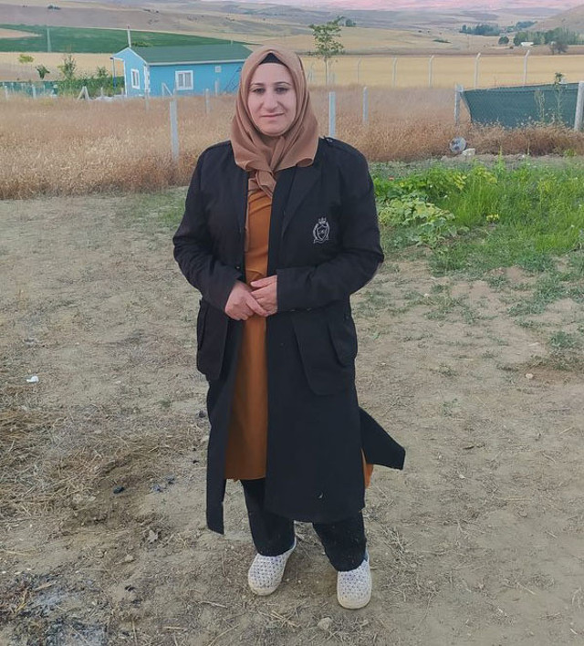 Ankara'da başörtülü kadına çirkin saldırı! 'Tayyip size fazla yüz verdi' - Resim: 0