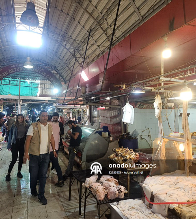 Adana'da sağlıksız koşullarda satılan 300 kilogram sakatat imha edildi - Resim: 0