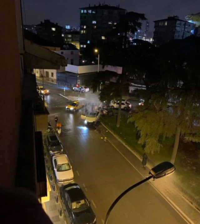 Alex De Souza’nın heykeline otomobil çarptı - Resim: 0