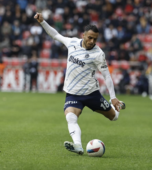 Yıldız oyuncu Fenerbahçe'den gönderiliyor! Sezon başında transfer edilmişti, Jose Mourinho biletini kesti - Resim: 0