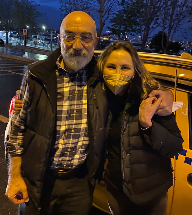 Ahmet Altan tahliye edildi! İşte ilk fotoğrafı - Resim: 0