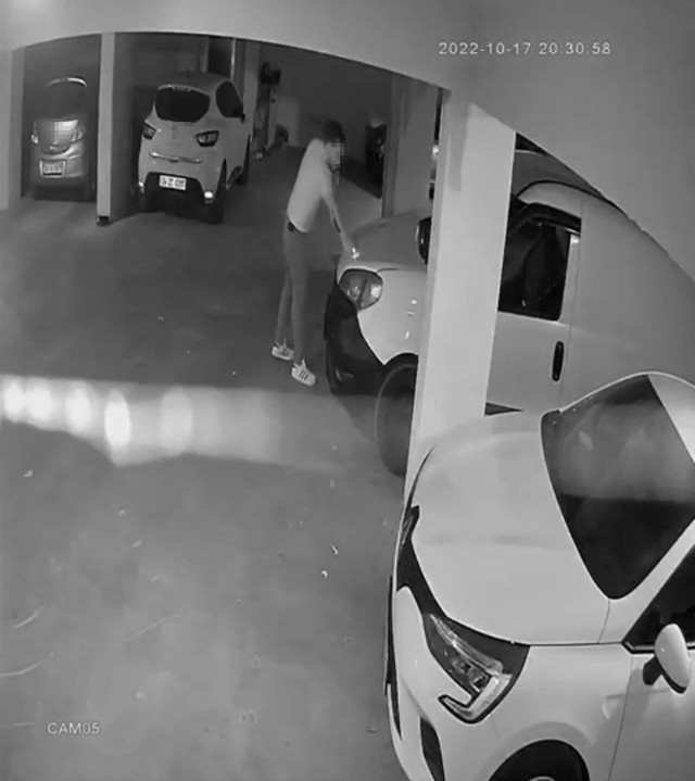 Kundakçı komşu dehşeti: Komşusunun aracını benzinle yaktı - Resim: 0