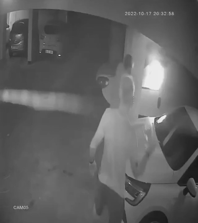 Kundakçı komşu dehşeti: Komşusunun aracını benzinle yaktı - Resim: 2