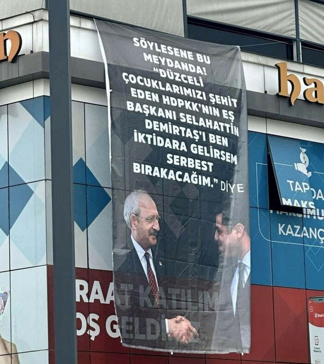 Kılıçdaroğlu Düzce'de miting alanında beklemediği pankartla karşılaştı - Resim: 0