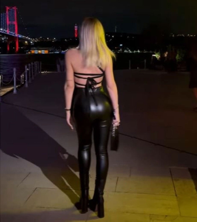 Hande Sarıoğlu deri pantolonu ile yürekleri hoplattı! "Ben ateş ediyorum, çelik yeleklerinizi giyin" - Resim: 2