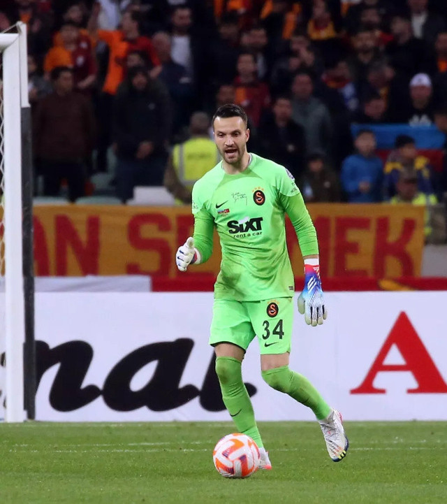 Galatasaray'da flaş ayrılık! Yıldız futbolcu için Samsunspor devreye girdi - Resim: 0