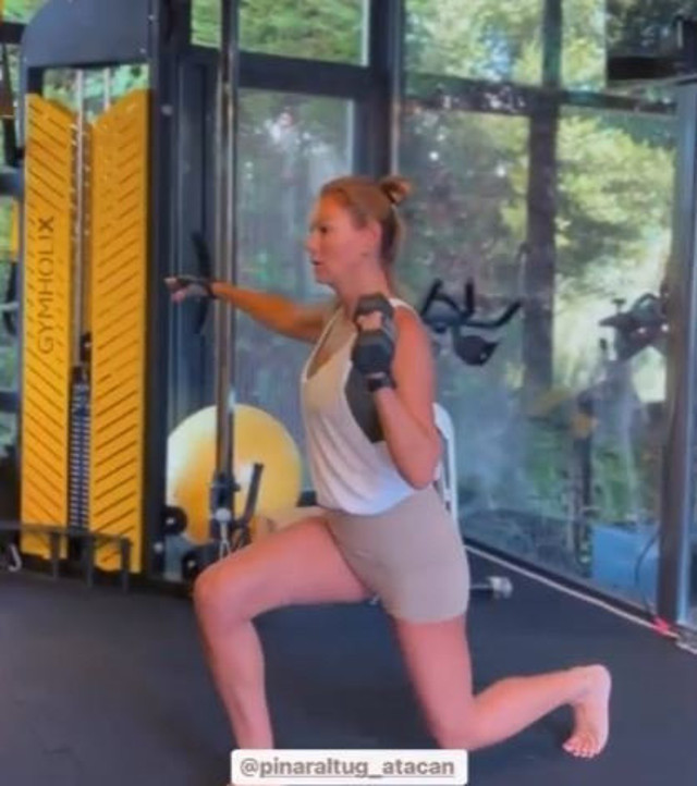 Pınar Altuğ spor teri döktü kocası ecel teri! Mini şortuyla öyle bir hareket yaptı ki "pes" - Resim: 2