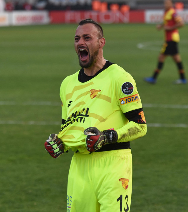 Galatasaray'da Muslera'nın yerine Sergio Rico - Resim: 1