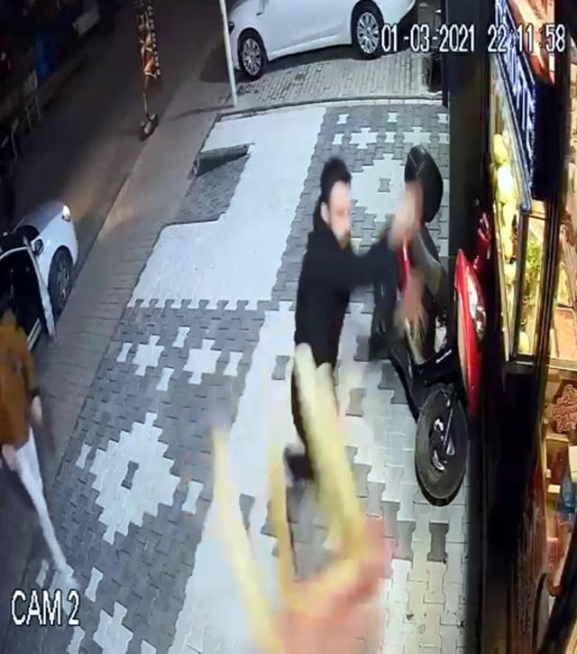 'Acılı çiğ köfte dayağı' olayının yaşandığı dükkana bu kez de kardeşi saldırdı - Resim: 1