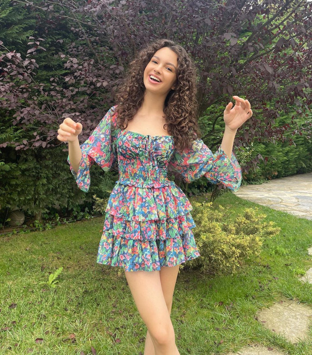 Kardeşlerim Asiye bu kez dozunu kaçırdı! Minisiyle poz verdi "Elbiseyi gören var mı?" - Resim: 3