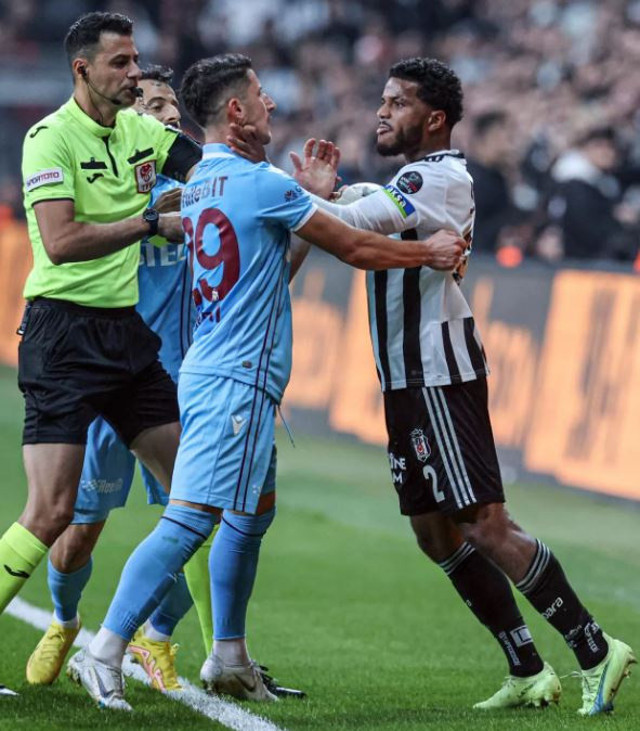 Beşiktaş-Trabzonspor maçında gergin anlar! Hakem araya girdi - Resim: 0
