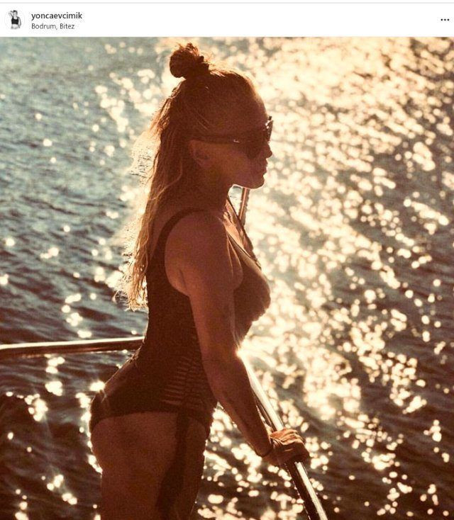 90'ların yıldız isimlerinden 'Genç kızlara taşçıkaran1 bikini şov - Resim: 4