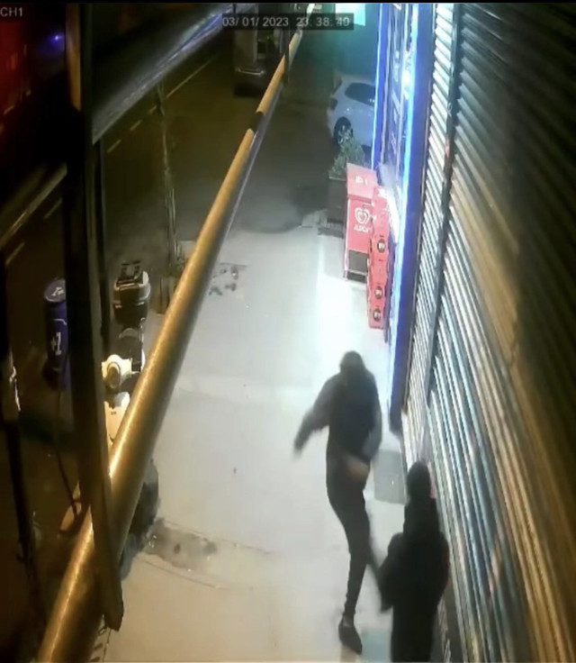 Tekel bayi işleten adamı kurşunladı! 16 yaşındaki çocuk: Bizi ayırmadığı için vurdum - Resim: 1
