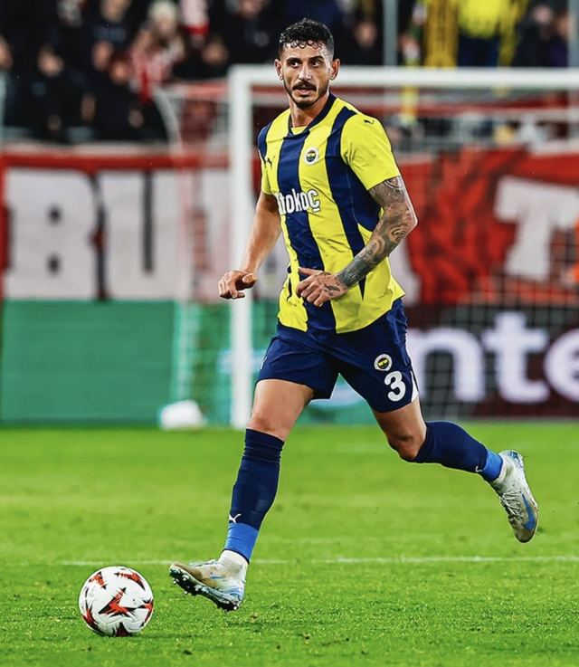 Fenerbahçe'de beklenen ayrılık gerçekleşiyor! Yaprak dökümünü Mourinho başlattı - Resim: 0