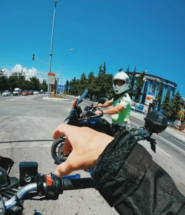 Motorcu gençle konuşması sosyal medyaya damga vurmuştu! Bakan Yerlikaya'dan o polise tebrik mesajı: "Bu sözler beni çok duygulandırdı" - Resim: 2