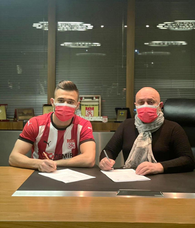 Sivasspor Alaaddin Okumuş'la yapılan anlaşmayı sözleşmeyle taçlandırdı - Resim: 0