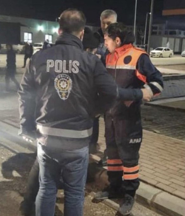 Deprem bölgesine hırsız çıkarması! Polis ve AFAD kıyafetleriyle evleri soyuyorlar - Resim: 0