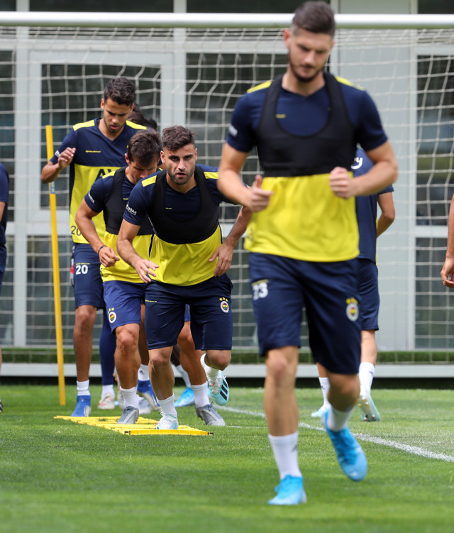 Fenerbahçe'de Deniz Türüç ilk antrenmanına çıktı - Resim: 3