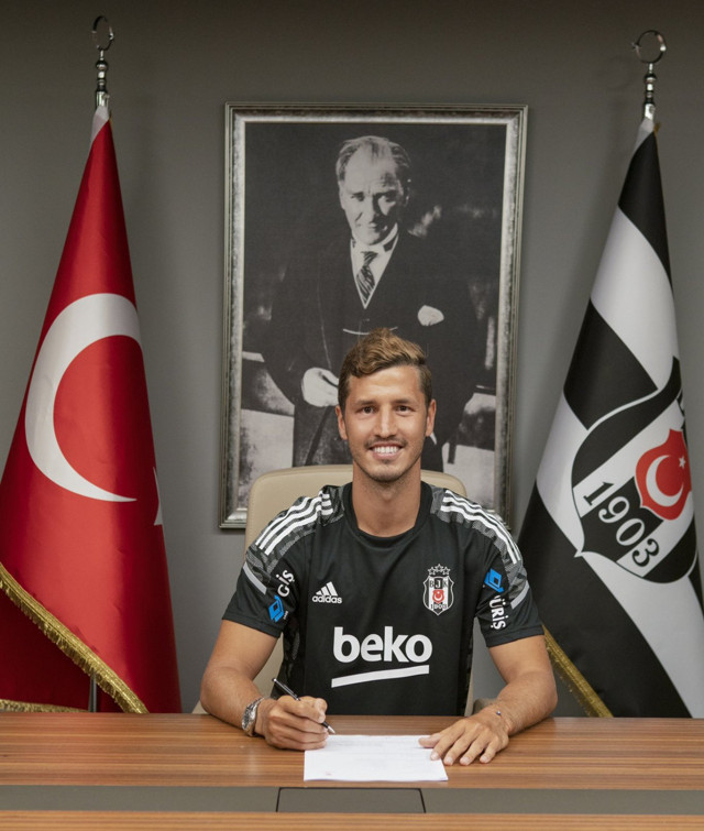 Salih Uçan resmen Beşiktaş'ta - Resim: 0