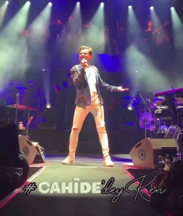 Demet Akalın önce Kenan Doğulu konserinde sonra Survivor yarışmacılarıyla eğlendi! - Resim: 3