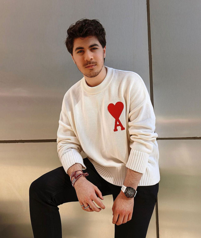 Efe Uysal, oyunculuk kariyerine ilk adımı “Mezarlık” dizisiyle attı! - Resim: 0