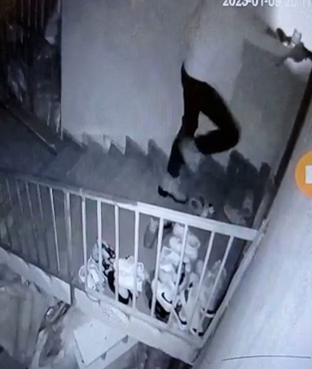 Eşinin evini tüfekle bastı, dehşet saçtı! Cani kocanın yaptıkları kan dondurdu: "Ayağına poşet eriterek..." - Resim: 1