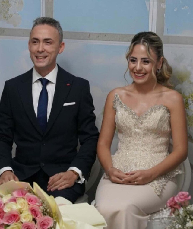 İzmir'i sarsan olay! Avukat Özge Penbegül'e cübbeli veda: Cenazede gözyaşları sel oldu - Resim: 2