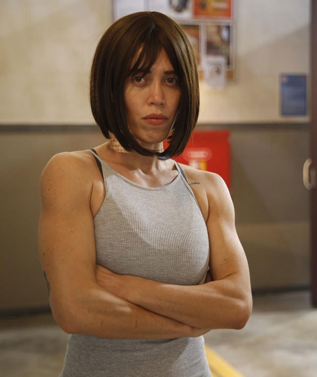 Avlu'dan kovulan ünlü oyuncu yapım şirketini topa tuttu! - Resim: 2