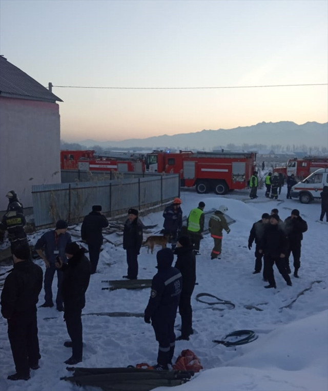 Kazakistan'da yolcu uçağı düştü: 15 kişi öldü - Resim: 0