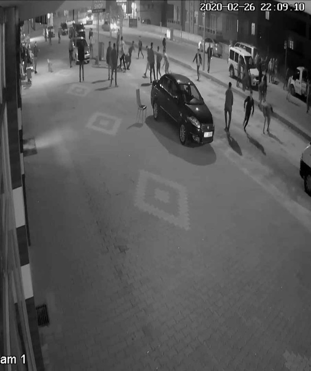 Konya'da gruplar arasında döner bıçaklı sopalı kavga çıktı - Resim: 1