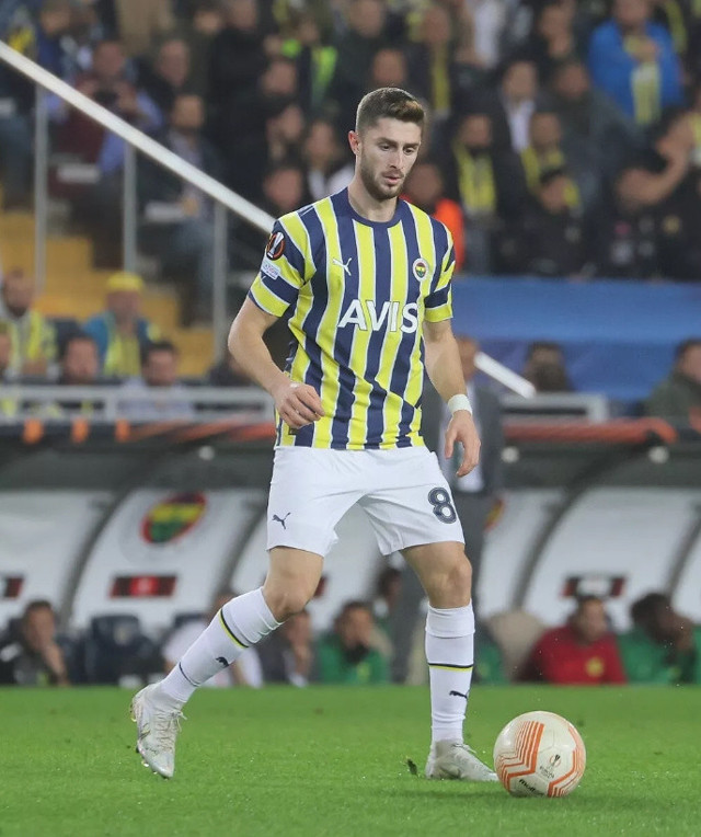 Fenerbahçe yıldız futbolcusu için kesenin ağzını açtı! Maaşı tam 16 katına çıkacak - Resim: 0