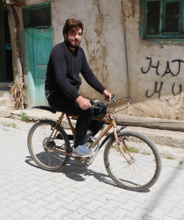 Afyonkarahisar'da bisikletini motosiklete dönüştürdü - Resim: 1