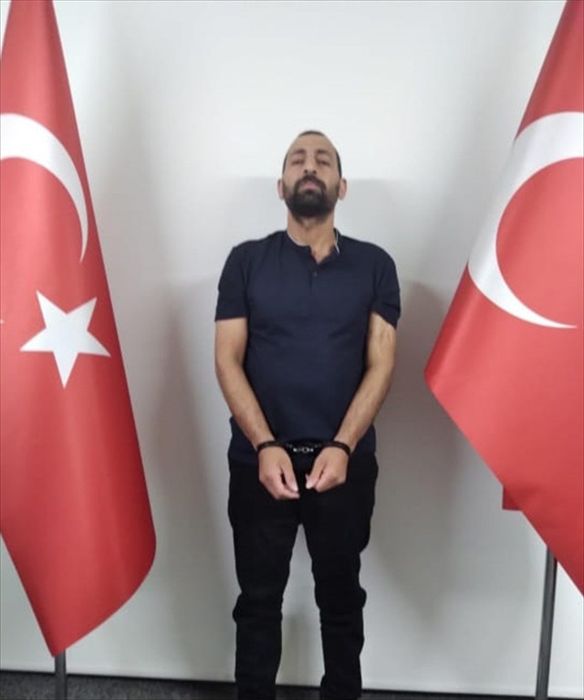 Sinagog ve kiliselere saldıracaklardı! MİT ve emniyet operasyonuyla yakalandılar! - Resim: 0