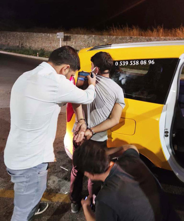 Muğla'da emekli savcı FETÖ bahanesiyle kendisini arayanlara 380 bin lirasını verdi - Resim: 0