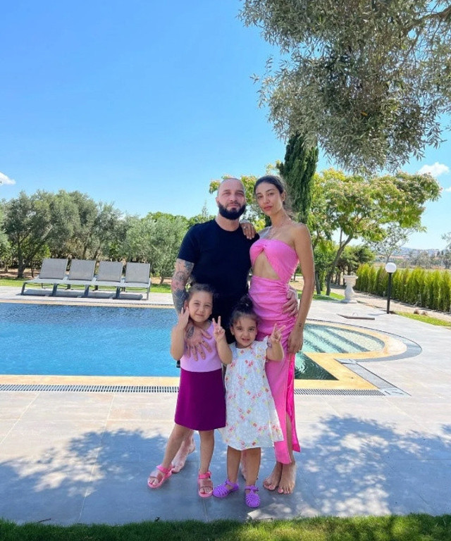 9 odalı havuzlu evde rahat edemediler! Berkay Şahin eşinin isteğini geri çevirmedi! - Resim: 2