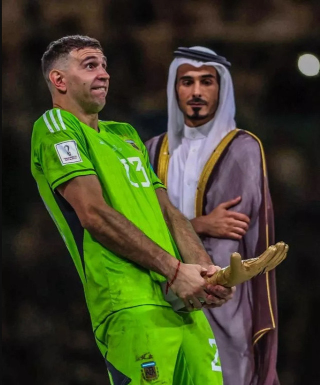 Arjantin kalecisi Martinez'in sevinci olay oldu! Dünya Kupası ödül töreninde skandal hareket! - Resim: 1