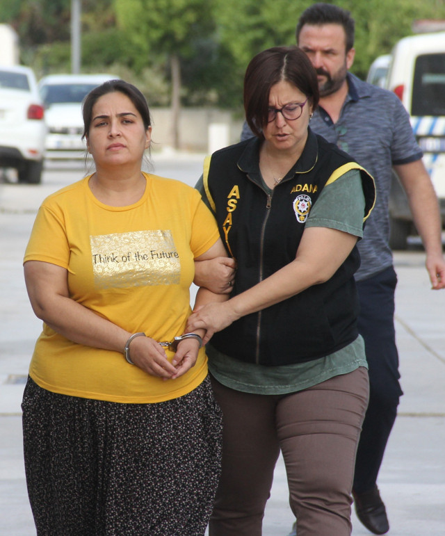 Adana'da cinayet zanlısı 2 kadın giydikleri tişörtlerle mesaj verdiler - Resim: 1