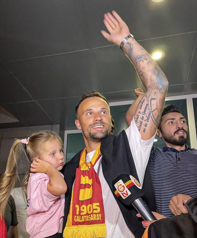 Galatasaray'ın yeni transferi Haris Seferovic İstanbul’a geldi - Resim: 1