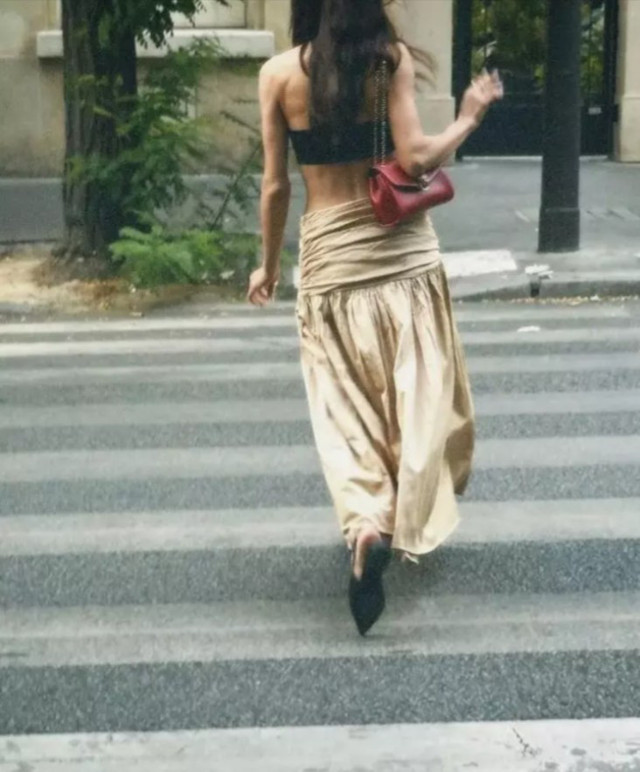 Hafsanur Sancaktutan'ın sokak tarzı olay oldu! Bakan bir daha baktı, yorum yağdı! - Resim: 2