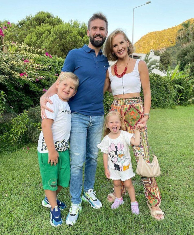 Benzerlikleri şaşkına çevirdi işte Esra Erol'un sır gibi sakladığı kardeşi! - Resim: 0