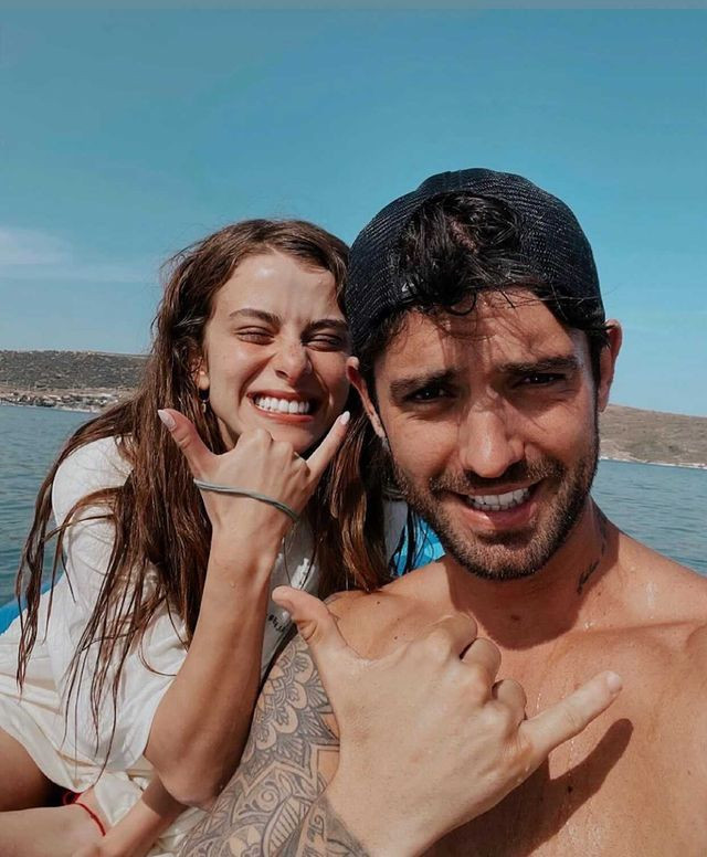 İlayda Alişan Serkay Tütüncü aşkı İnstagram'ı yaktı geçti! Sevgiliye sörf dersi - Resim: 1